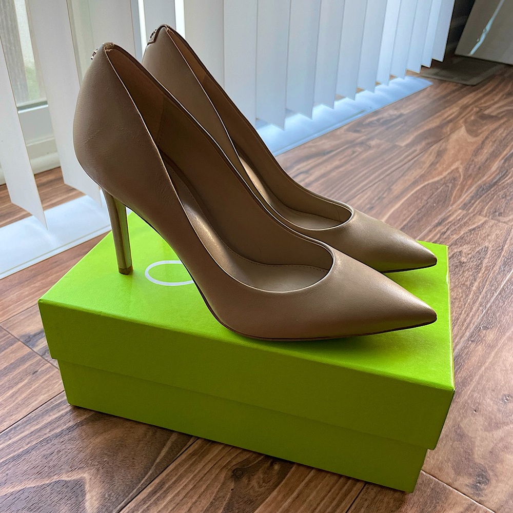 LIKE NEW WITH BOX Sam Edelman Hazel Pointed Toe Pump in Nude